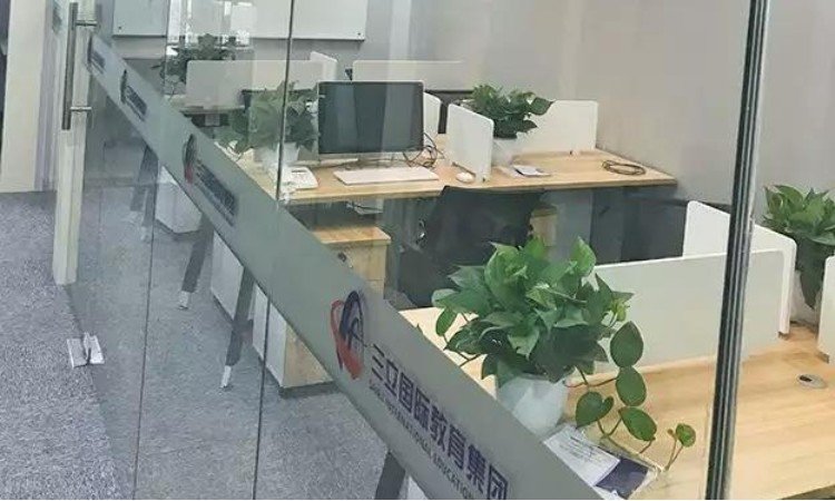 用英语接触热点话题